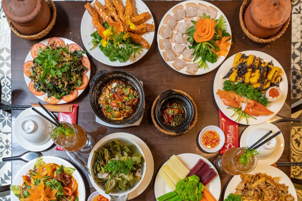 Các món ăn được chế biến từ nguyên liệu tươi ngon, mang lại cảm giác ngon miệng cho thực khách